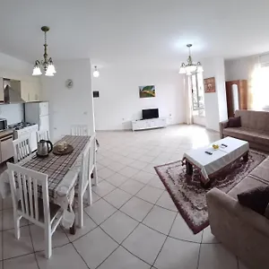 https://apartament-in-the-center-1.albaniahotels.org
